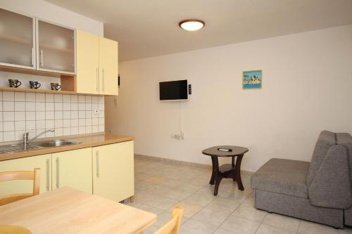 Apartments with parking space Baska, Krk - 22713