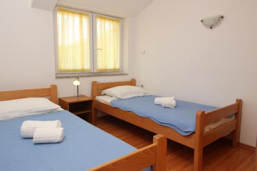 Apartments with parking space Baska, Krk - 22713
