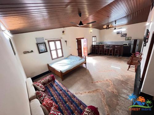 Postel nebo postele na pokoji v ubytování Crest wave beach home stay