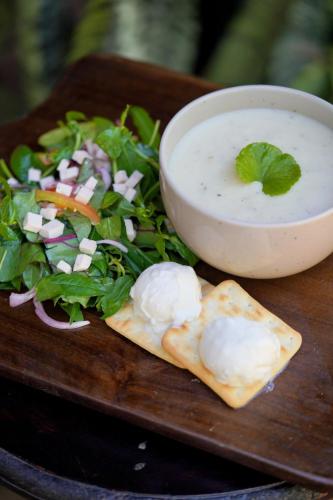 Jídlo v rezortu nebo okolí