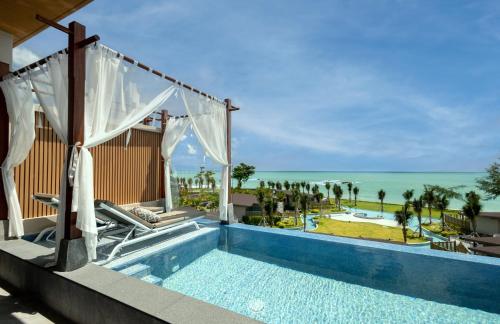 Πισίνα στο ή κοντά στο The Little Shore Khao Lak by Katathani