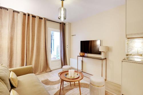 Apartment with terrace - Parc monceau