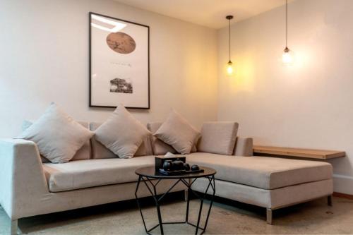 a living room with a couch and a table at 慢境Slow Land半山海景花园酒店 in Dali