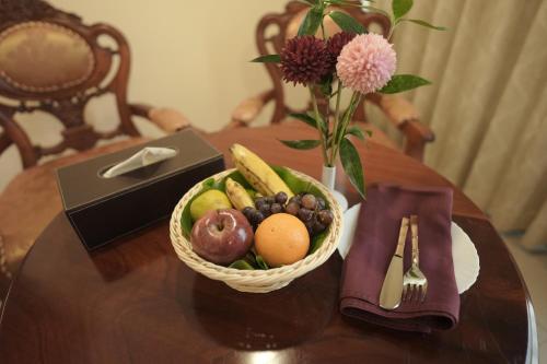 Makanan di atau berdekatan hotel