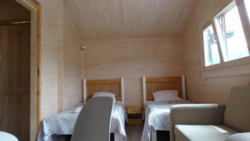 a small room with two beds and a window at Ośrodek Wypoczynkowy Barbara in Gródek Nad Dunajcem