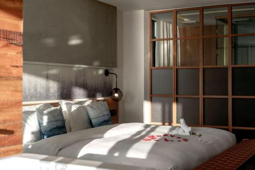 a bedroom with a large bed with flowers on it at 慢境Slow Land半山海景花园酒店 in Dali