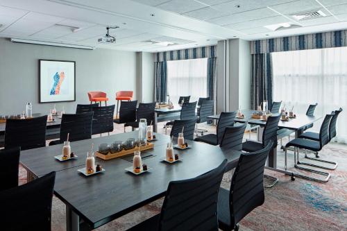 a conference room with a long table and chairs at Leicester Marriott Hotel in Leicester