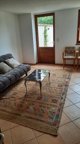 Ruang duduk di Cosy Appartment