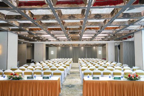 Kawasan bisnes dan/atau bilik persidangan di Cửa Đông Luxury Hotel