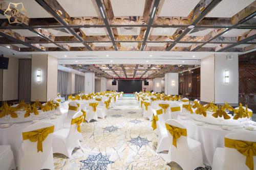 Restoran atau tempat lain untuk makan di Cửa Đông Luxury Hotel