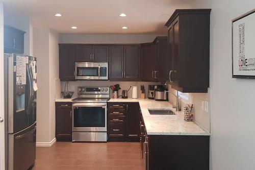 Spacious 4BR-4BA House for Large Families & Group in Stonebridge 주방 또는 간이 주방