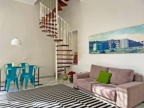a living room with a couch and a table at Apartamento Villamarta - Ole Solutions in Jerez de la Frontera