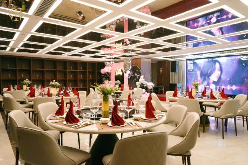 Restoran atau tempat lain untuk makan di Cửa Đông Luxury Hotel
