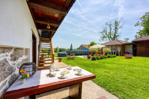 Jardín al aire libre en Merry's Spa and Relax House - Happy Rentals
