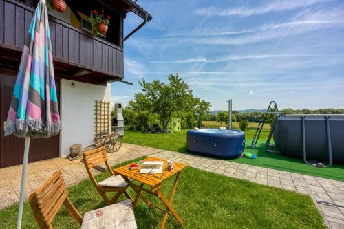 Jardín al aire libre en Merry's Spa and Relax House - Happy Rentals