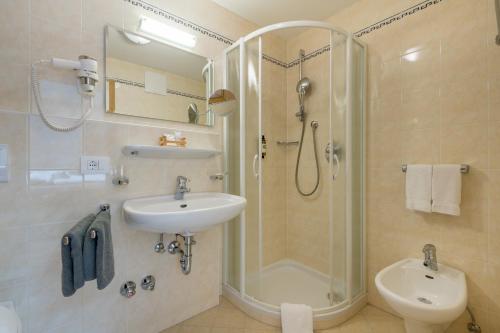 Koupelna v ubytování Hotel Jägerheim 3S
