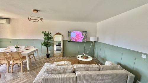 Modern & Cosy 3 Bedrooms train tramway