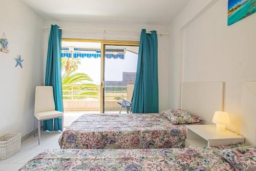 Posteľ alebo postele v izbe v ubytovaní Atlantic Pearl Apt By Dream Homes Tenerife