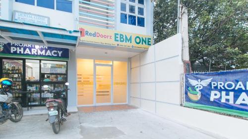 イロイロにあるRedDoorz at EBM One Buildingのギャラリーの写真
