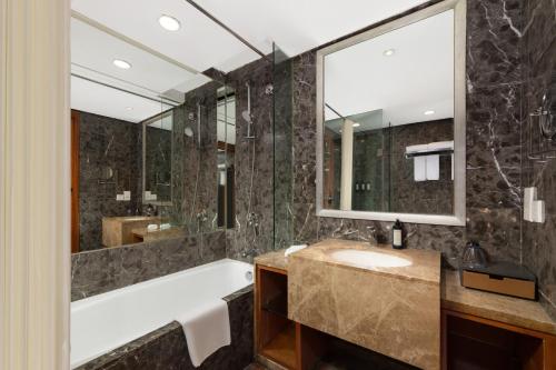 Koupelna v ubytování Empark Grand Hotel Xi'an