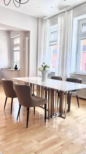 Foto 90qm Designerwohnung mit Küche und Jacuzzi in DO-City 4