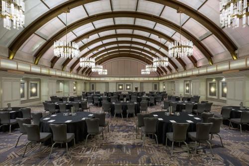 Ein Restaurant oder anderes Speiselokal in der Unterkunft JW Marriott Chicago 