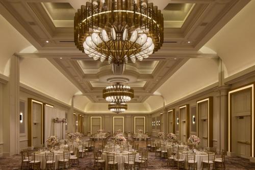 Ein Restaurant oder anderes Speiselokal in der Unterkunft JW Marriott Chicago 