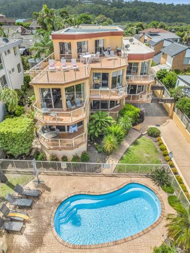 an aerial view of a house with a swimming pool at Baywatch 5 in Merimbula