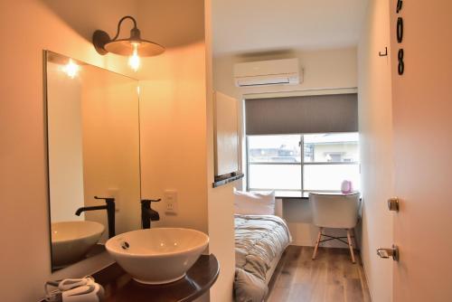 Postel nebo postele na pokoji v ubytování Hostelコトヒラクラスカ