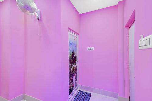 a bathroom with pink walls and a walk in shower at Hotel O Gypsy and Restaurant in Khalsini