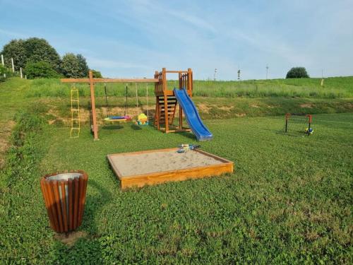 Herní místnost nebo prostor pro děti v ubytování Villa BeleVita odmor u prirodi sa grijanim bazenom