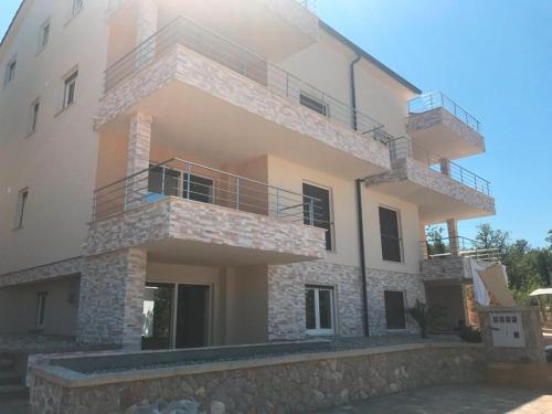 Afbeelding uit fotogalerij van Comfortable apartment with the view in Njivice