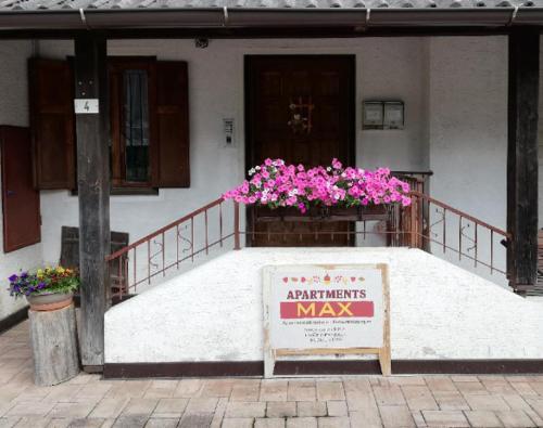 Muka bangunan atau pintu masuk Apartments Max