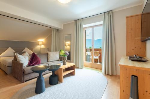 a living room with a couch and a table at Hotel Residence MaVie in Lagundo