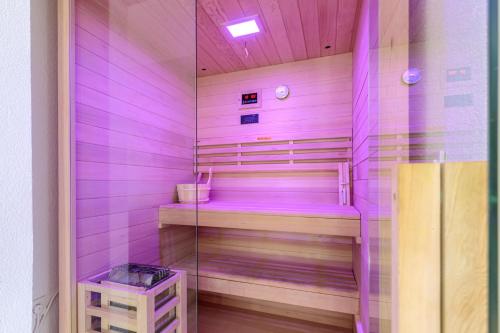 Palanda nebo palandy na pokoji v ubytování Pool House Klara With Sauna - Happy Rentals