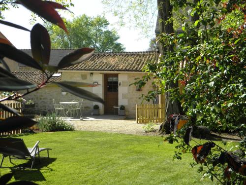 Gîtes La Ferme du Bellay - Côté Jardin
