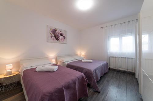 Postel nebo postele na pokoji v ubytování Nany-Villa with heated pool