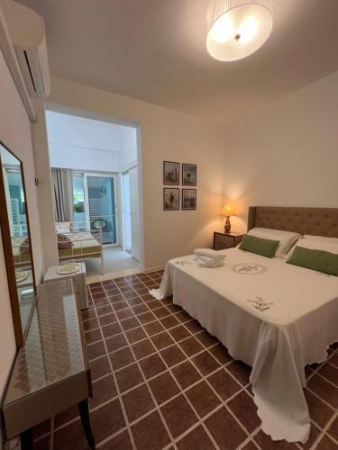 a bedroom with a large bed and a window at B&B I versi del mare in Roseto degli Abruzzi