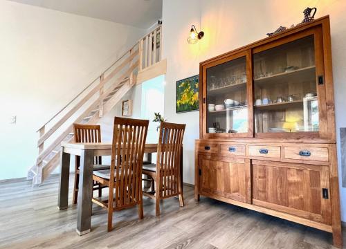 a dining room with a wooden table and chairs at Gites-Terroirs-Occitanie in Felluns
