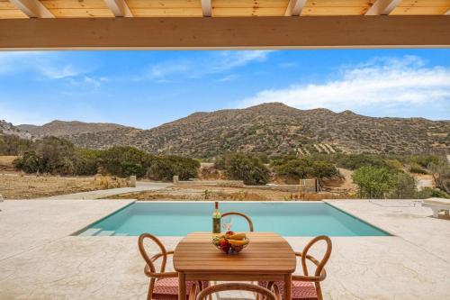 マタラにあるVilla Vidanのワイン1本とフルーツを用意したテーブル