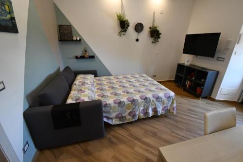 a living room with a couch and a bed at Dream House in Piazza Armerina
