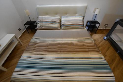 a large bed in a room with two lamps at Dream House in Piazza Armerina