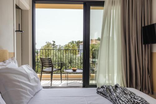 Postel nebo postele na pokoji v ubytování Marea Luxury Suites