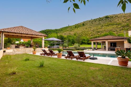 Piscina a Villa Ivana o a prop