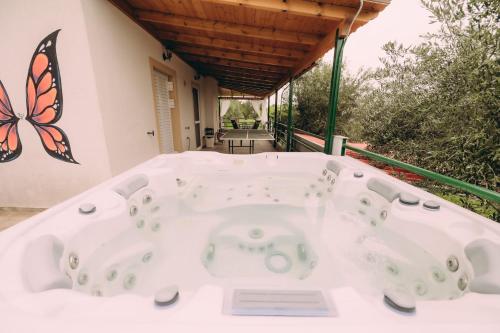 Φωτογραφία από το άλμπουμ του Elysium Countryside House Jacuzzi - Doune - Happy Rentals στον Άγιο Ηλία