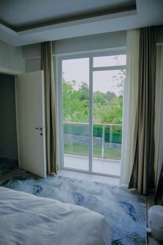 a bedroom with a large window and a bed at Lakepark resort in Sapanca