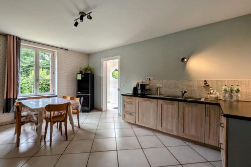 Dapur atau dapur kecil di Séjour ressourçant au coin des Amarantes