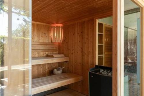 Ένα μπάνιο στο Pirilampo