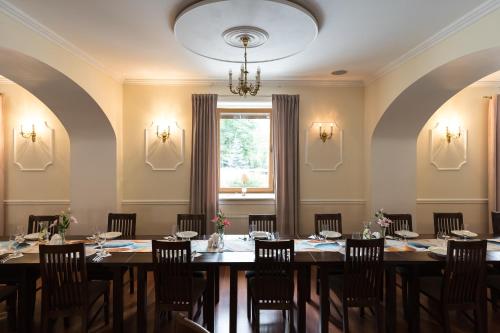 a dining room with tables and chairs and a window at HOTEL I RESTAURACJA BROCHÓW in Wrocław