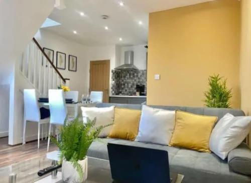 Gallery image of Cosy Modern Apartment - Near Leeds City Centre in Leeds